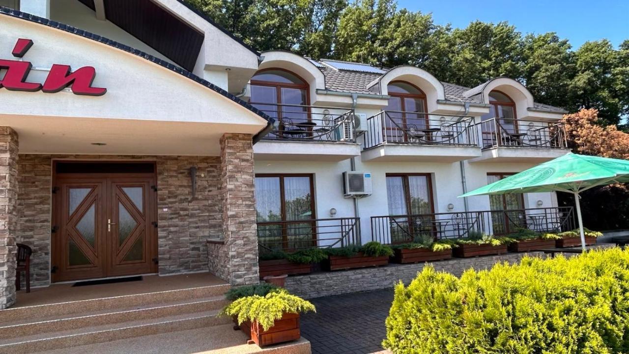 Mery Jan Podhajska Exterior photo
